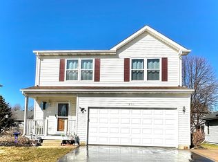 551 Prairie Ridge Dr, Woodstock, IL 60098