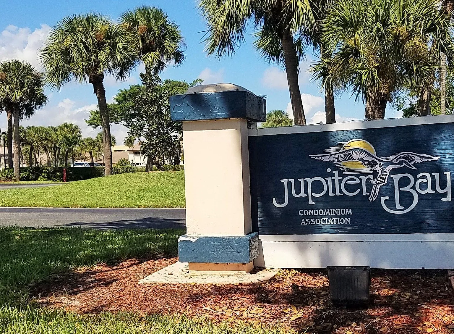 2 bed, 2.0 bath, 1056 sqft, $7,500 — Photo 3