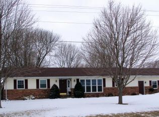 601 Main St, Reynolds, IL 61279