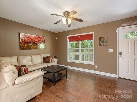 4th image of 324 Goodview Dr