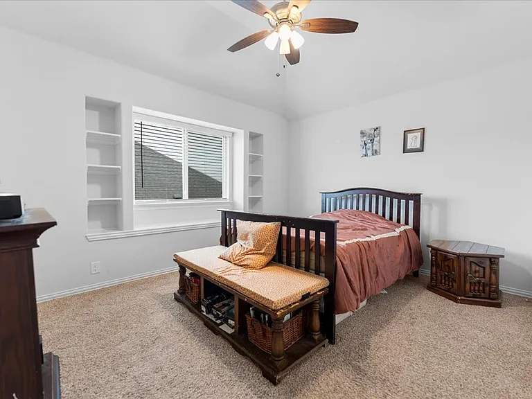 2760 Richard St — Photo 30