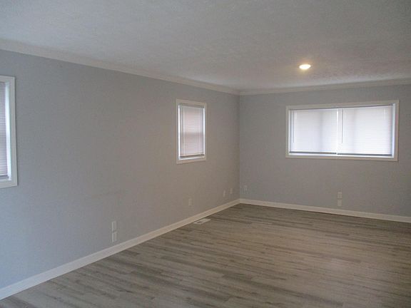 5th image of 625 E 111th St