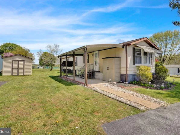 27 Shamrock Ave, Mohrsville, PA 19541