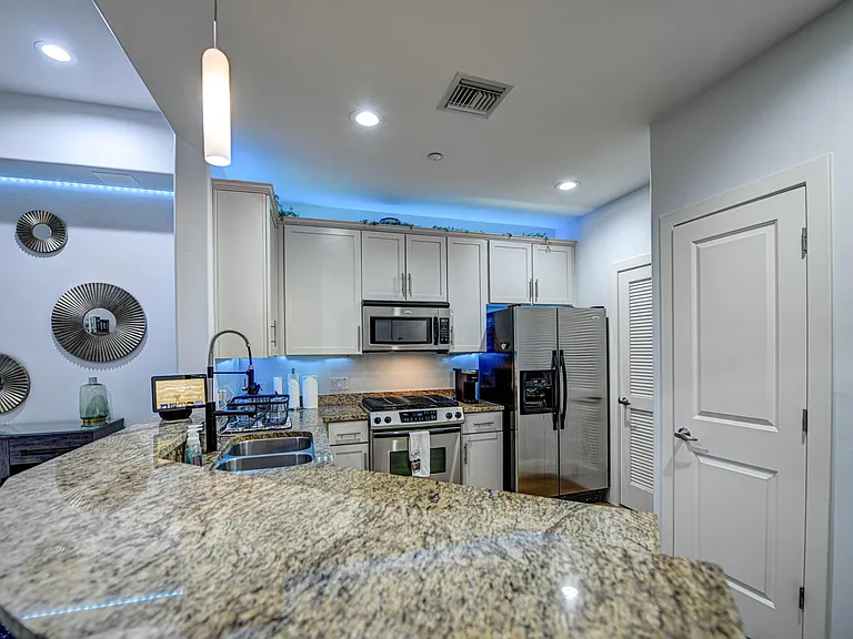945 E Playa Del Norte Dr #2025 — Photo 7