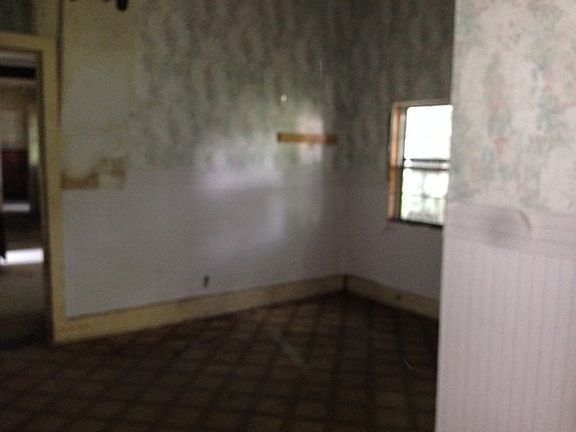 4th image of 417 Centennial Ave