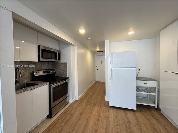 4th image of 999 Brickell Bay Dr APT 1109