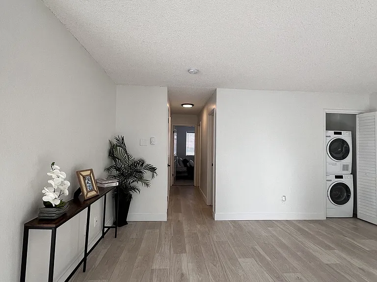 Campbell West Apartments — Photo 13