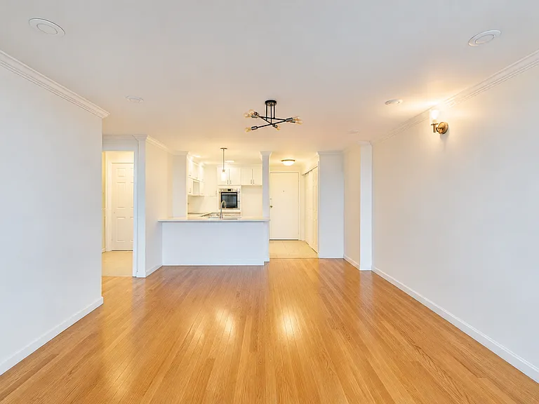19 Winchester St #806 — Photo 6
