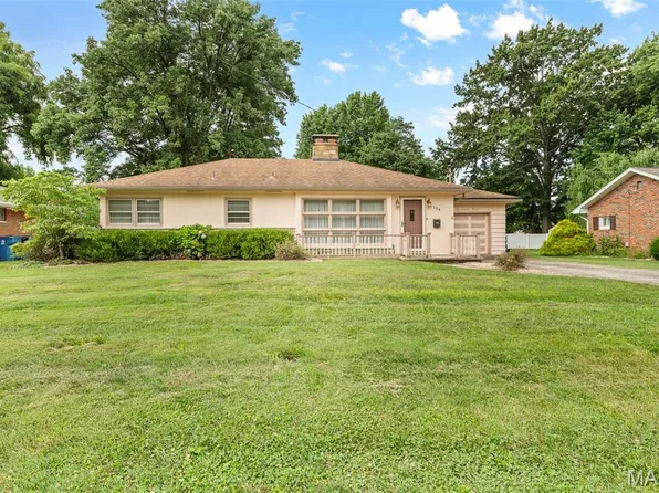 204 Crestwood Dr, Collinsville, IL 62234