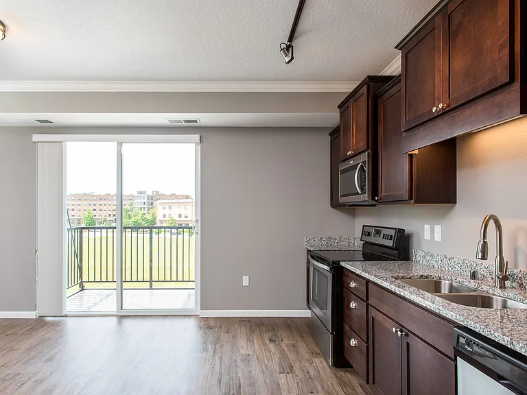 Victoria Park and V2 Apartments — Photo 18