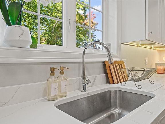 5th image of 66 Castine St