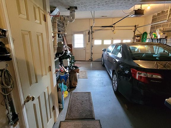 3rd image of 1656 York Dr