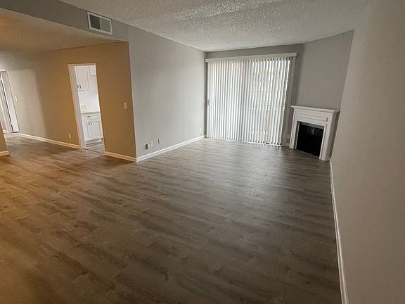 5th image of 4314 Matilija Ave #305