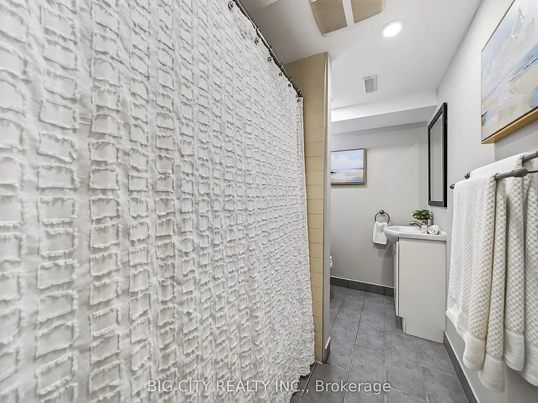 26 Carondale Cres — Photo 41