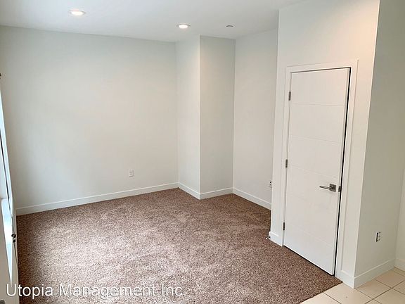 4th image of 2093 W Place Dr