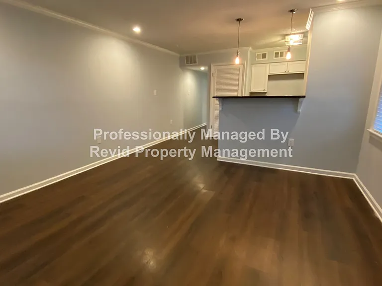 36 N. Auburndale — Photo 2