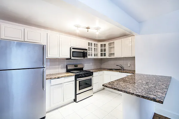 Rented by R New York | media 34