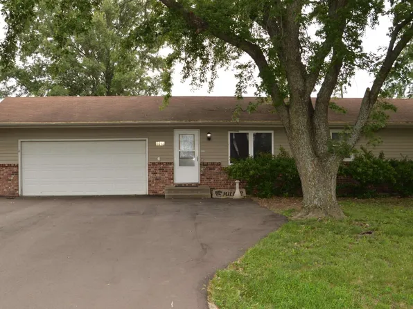 5018 NW Kendall Dr, Topeka, KS 66618