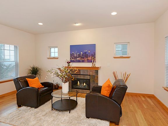 3rd image of 1725 NE Park View Dr