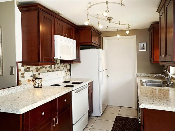 3rd image of 9065 Arndale Cir