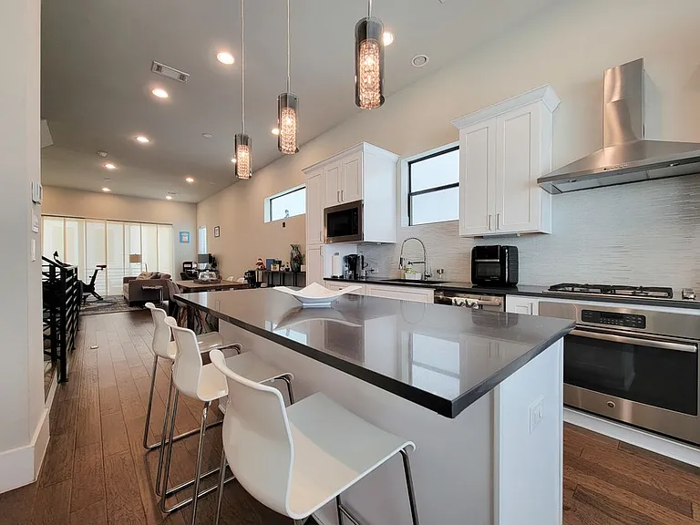 5709 Larkin St #A — Photo 16