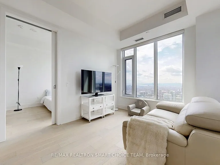 11 Yorkville Ave #5002 — Photo 23