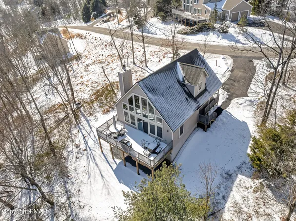 2250 Camelback Dr, Tannersville, PA 18372