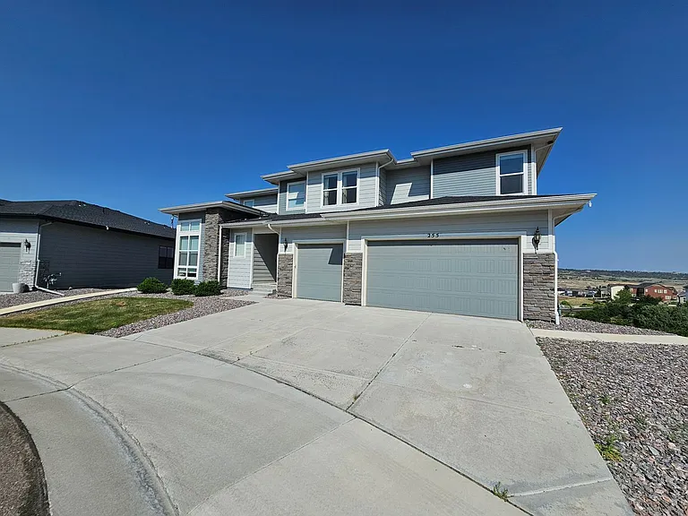 255 Rogers Ct — Photo 2