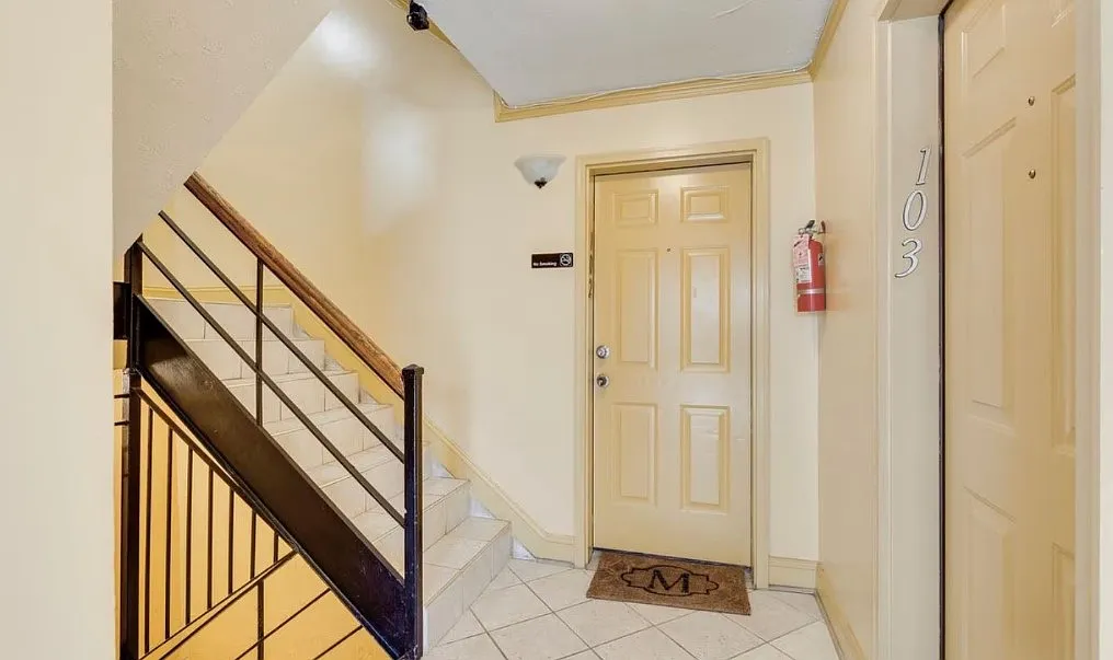 2 bed, 716 sqft, $1,255 — Photo 2