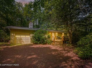 304 Foxglove Pl, Pocono Pines, PA 18350