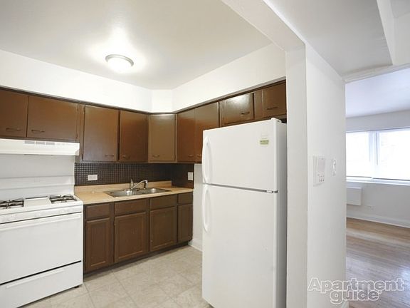 3rd image of 7706 S Saginaw Ave