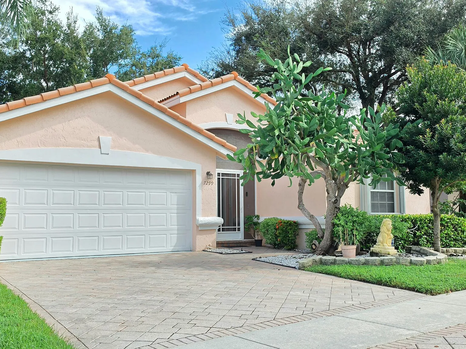 3 bed, 2.0 bath, 1822 sqft, $3,000 — Photo 1