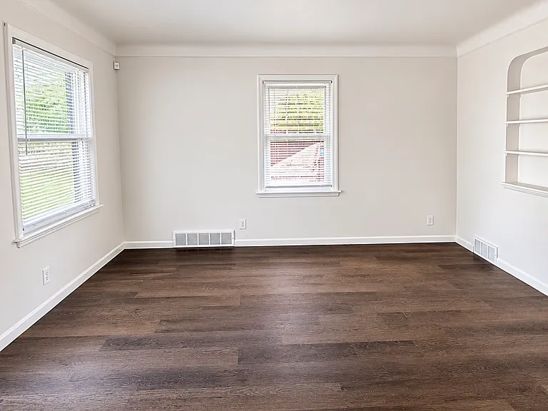 11017 Worden St — Photo 3