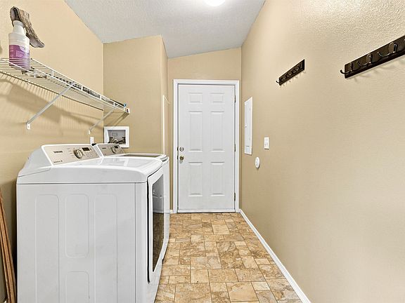 5th image of 112 Terrace Ave