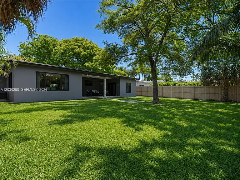 400 NW 30th Ct — Photo 31