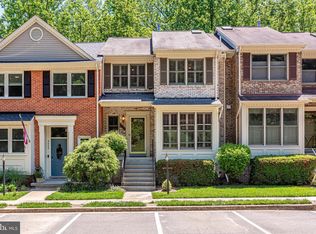 9041 Golden Sunset Ln, Springfield, VA 22153