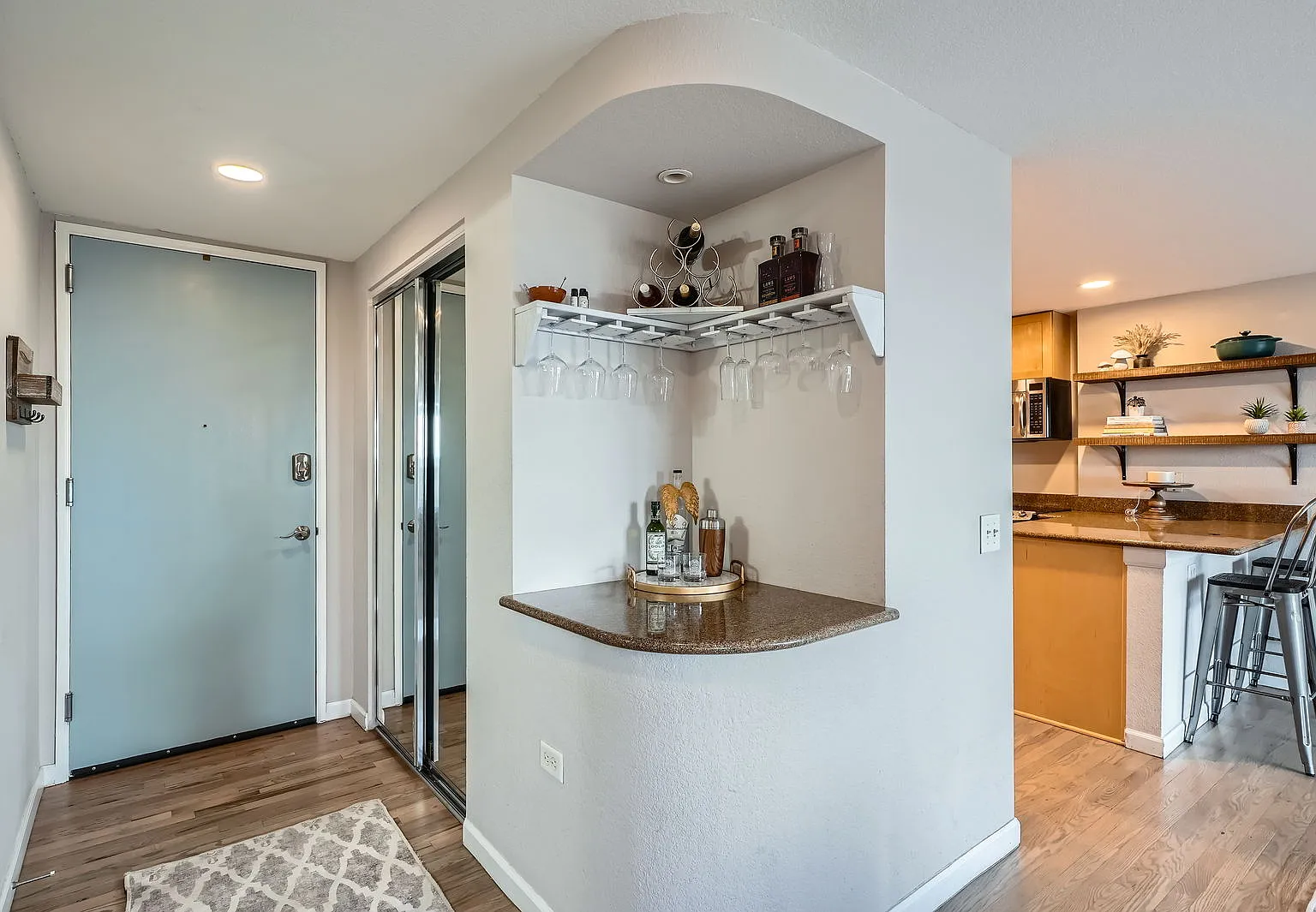 2 bed, 949 sqft, $2,850 — Photo 2