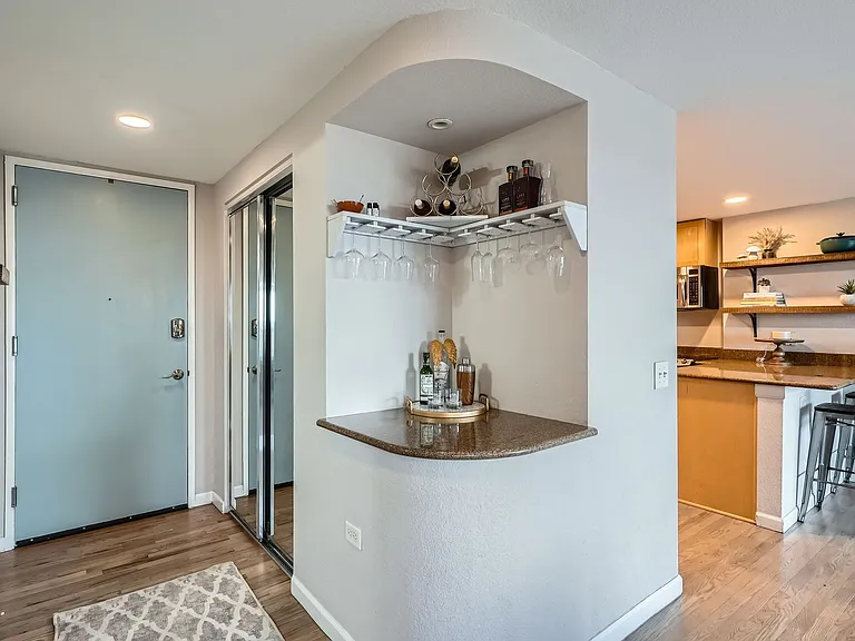 1150 Vine St #1006 — Photo 2