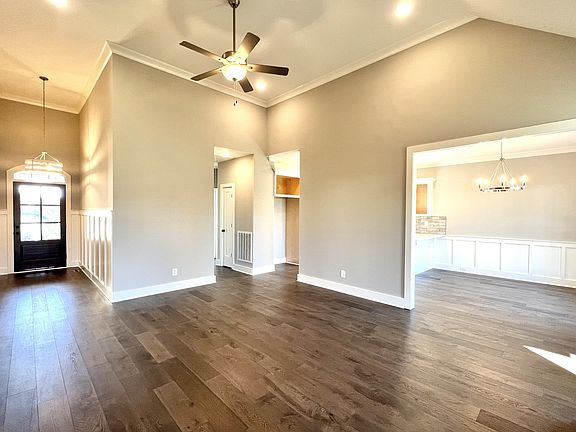4th image of 2777 Jasmine St #48