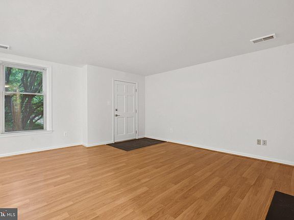 4th image of 545 Colecroft Ct