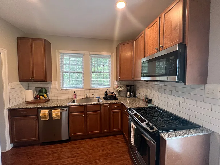 1406 Houston St — Photo 4