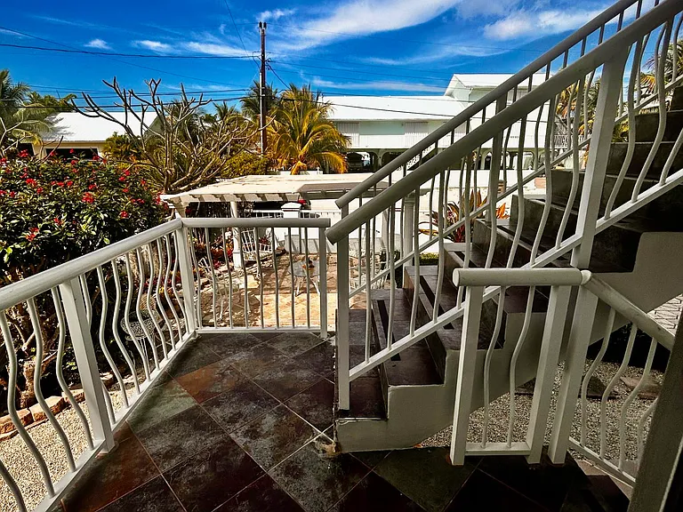 156 Marina Ave — Photo 4