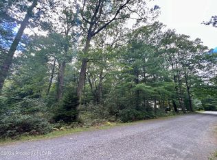 27 Robert Rd, Shohola, PA 18458