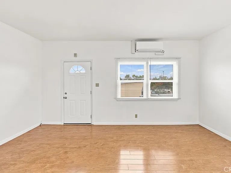 219 W Riggin St #C — Photo 9