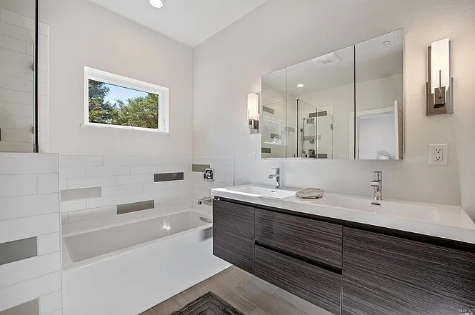 533 N Cloverdale Blvd — Photo 11