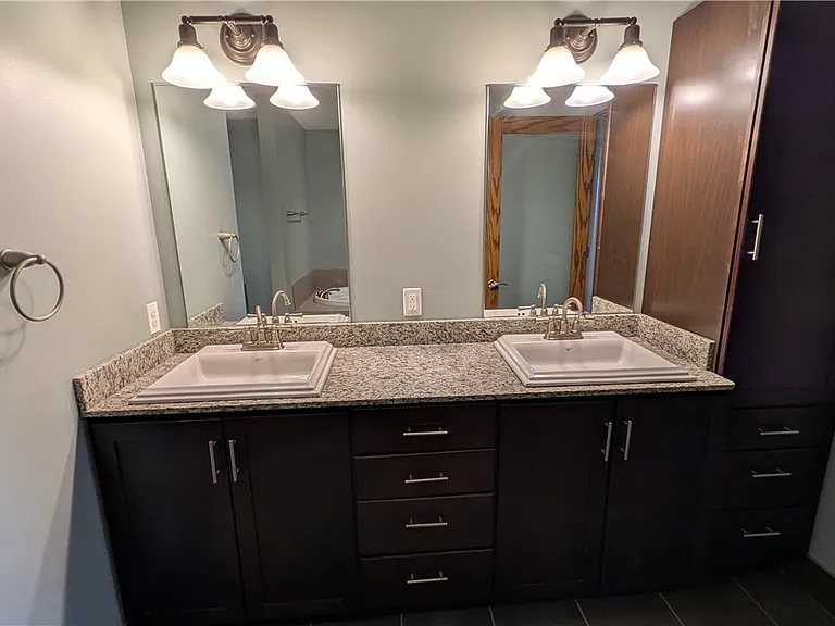 149 Swan St #404 — Photo 5