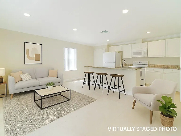 6410 N Dixie Hwy — Photo 4