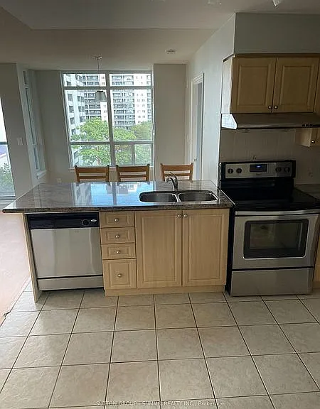 225 Wellesley St E #805 — Photo 22