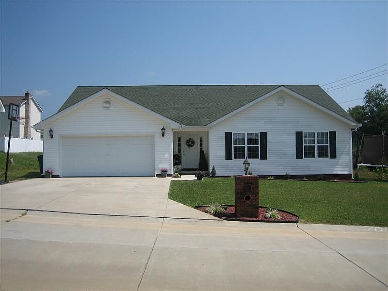 1st image of 701 Emerald Dr