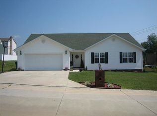 701 Emerald Dr, Hurricane, WV 25526